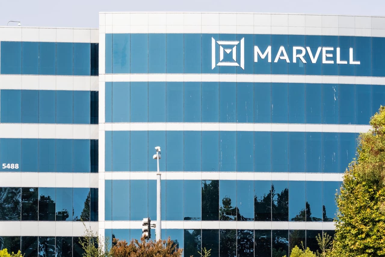 Marvell is boosting its forecasts, but that’s not enough to lift its stock