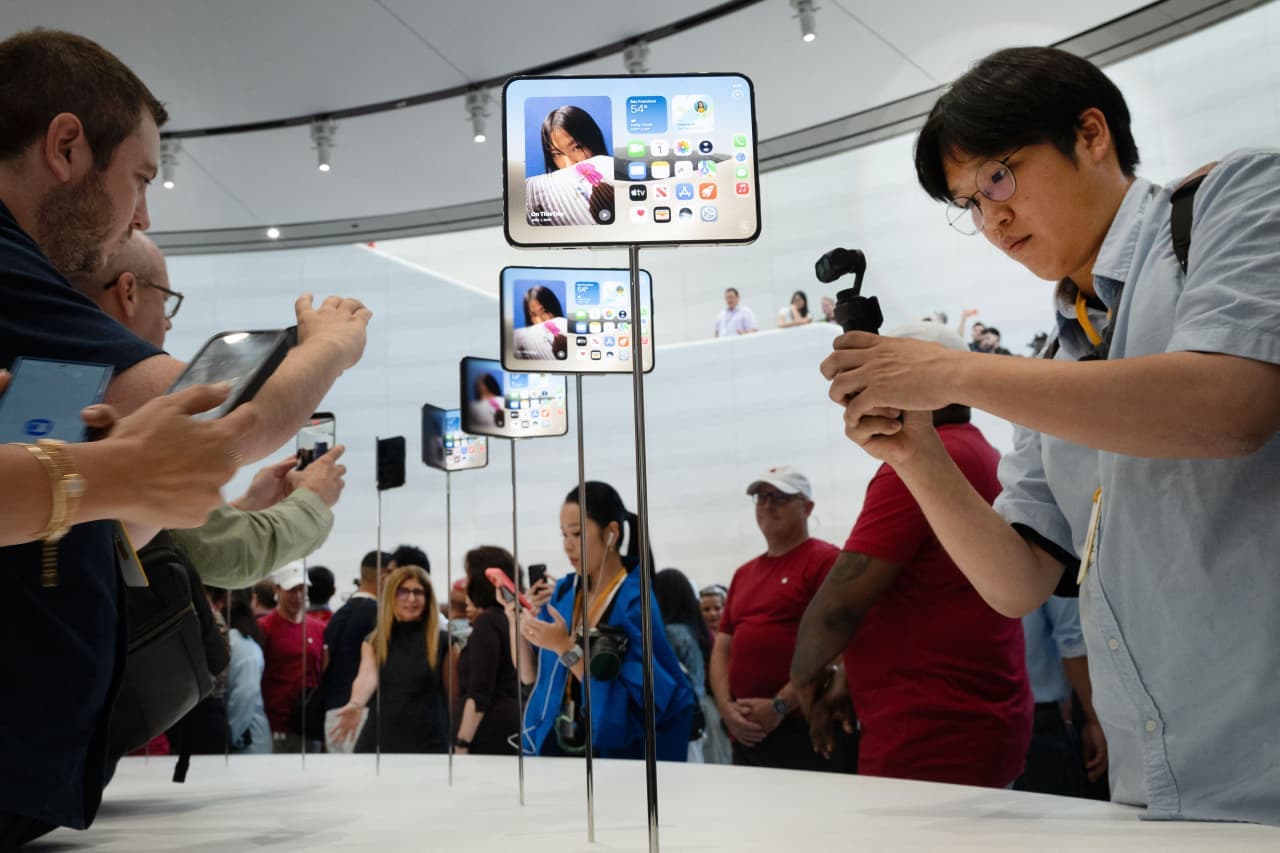 Apple’s stock rises after iPhone reveal. The company is walking a ‘tightrope’ on pricing, say analysts.