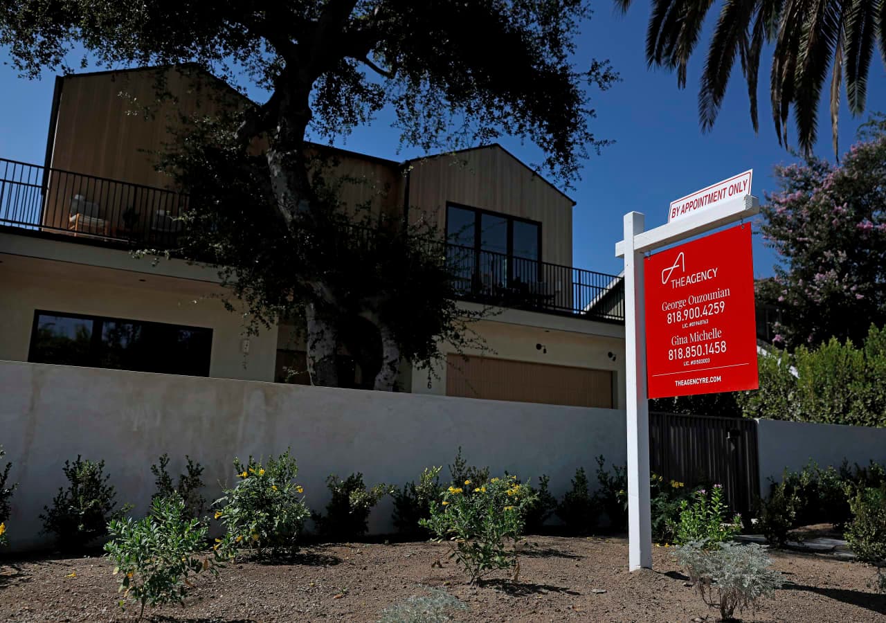 The 30-year mortgage rate just crossed 7% for the first time in over a year