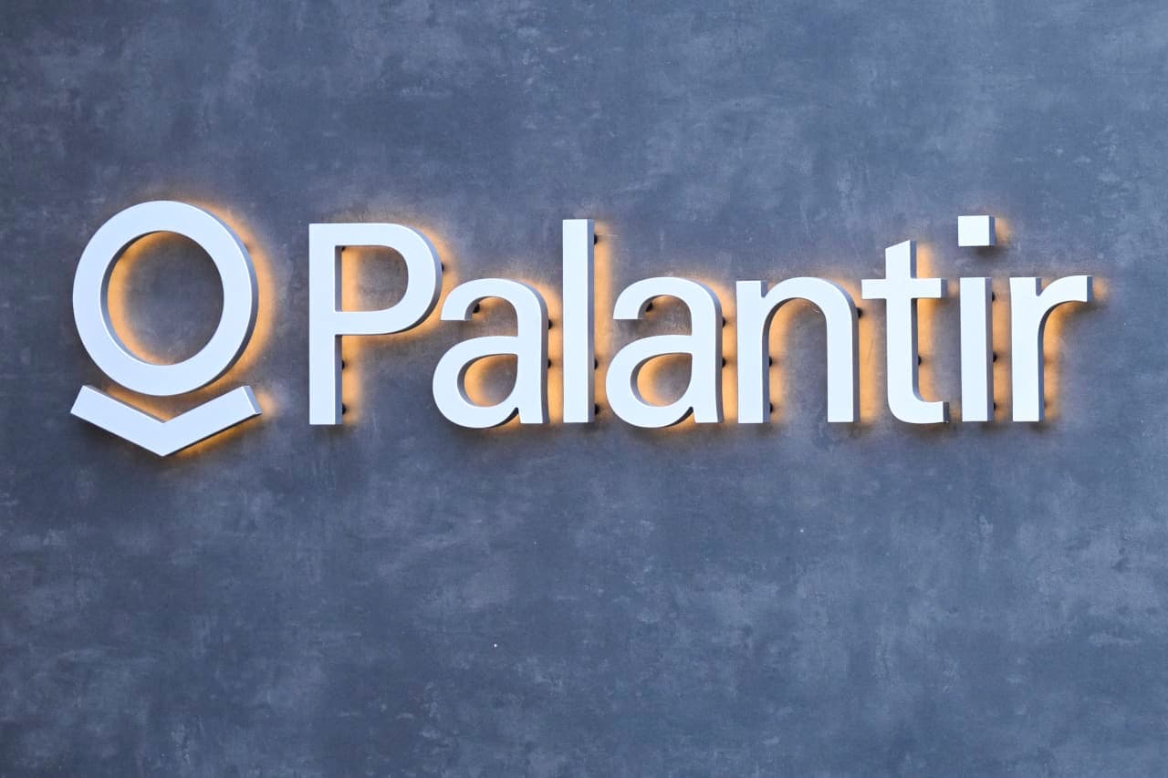 Why Palantir’s stock is having its worst month in years — even in the midst of an AI boom