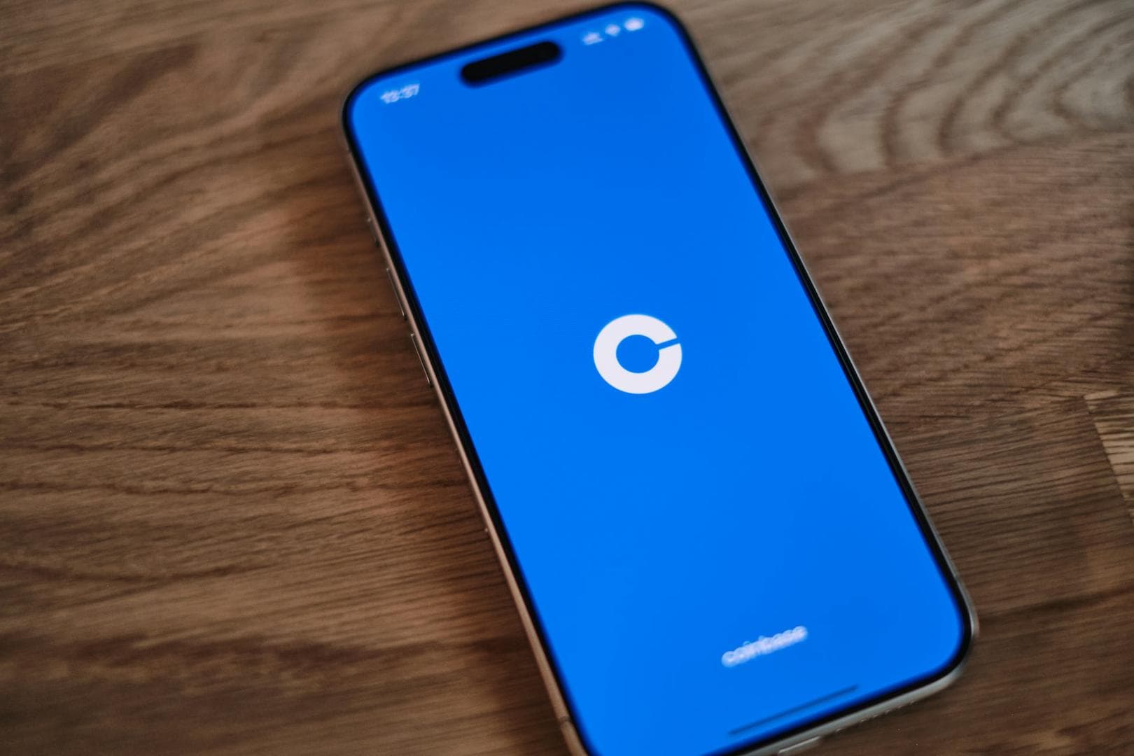 Coinbase secures UK authorization to offer traditional investments alongside crypto