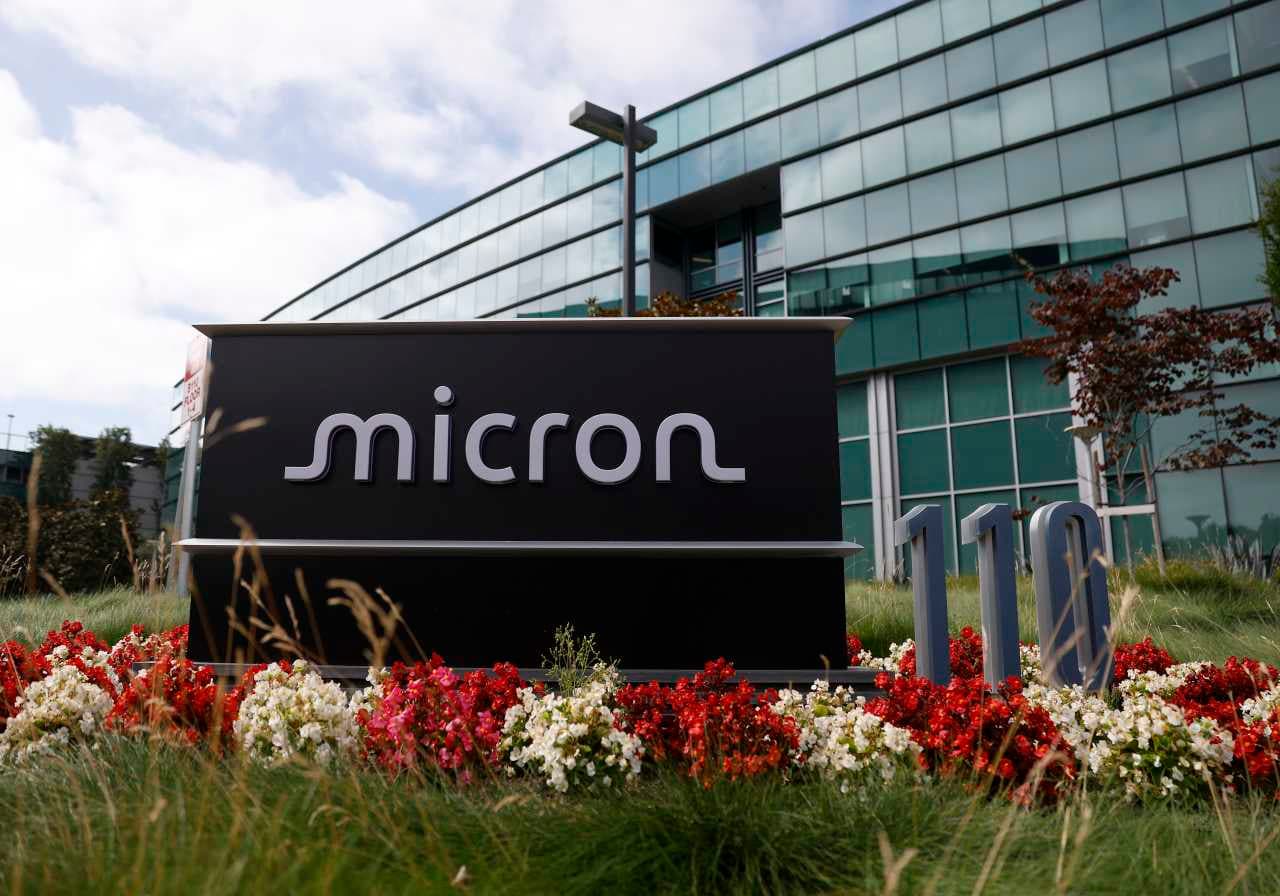 Micron’s stock claws back to buck the memory-chip selloff
