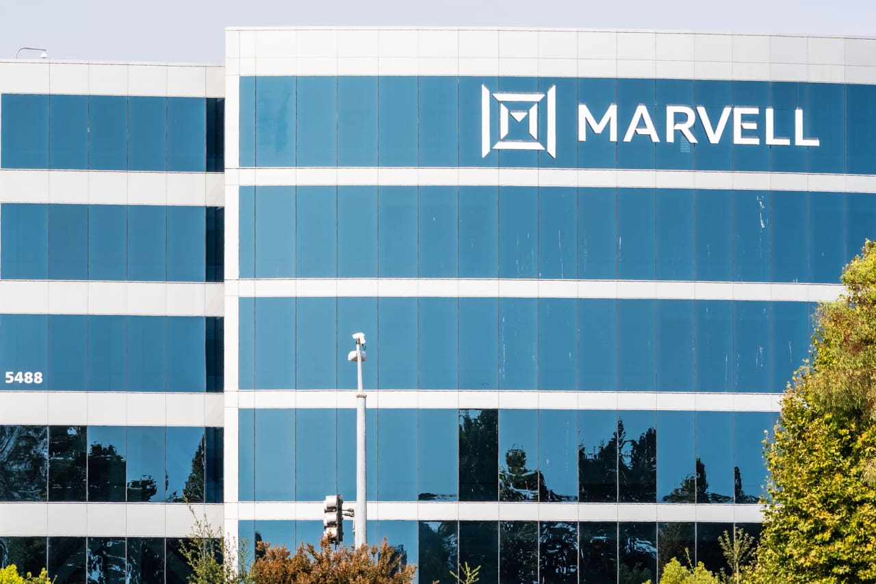 Marvell is boosting its forecasts, but that’s not enough to lift its stock