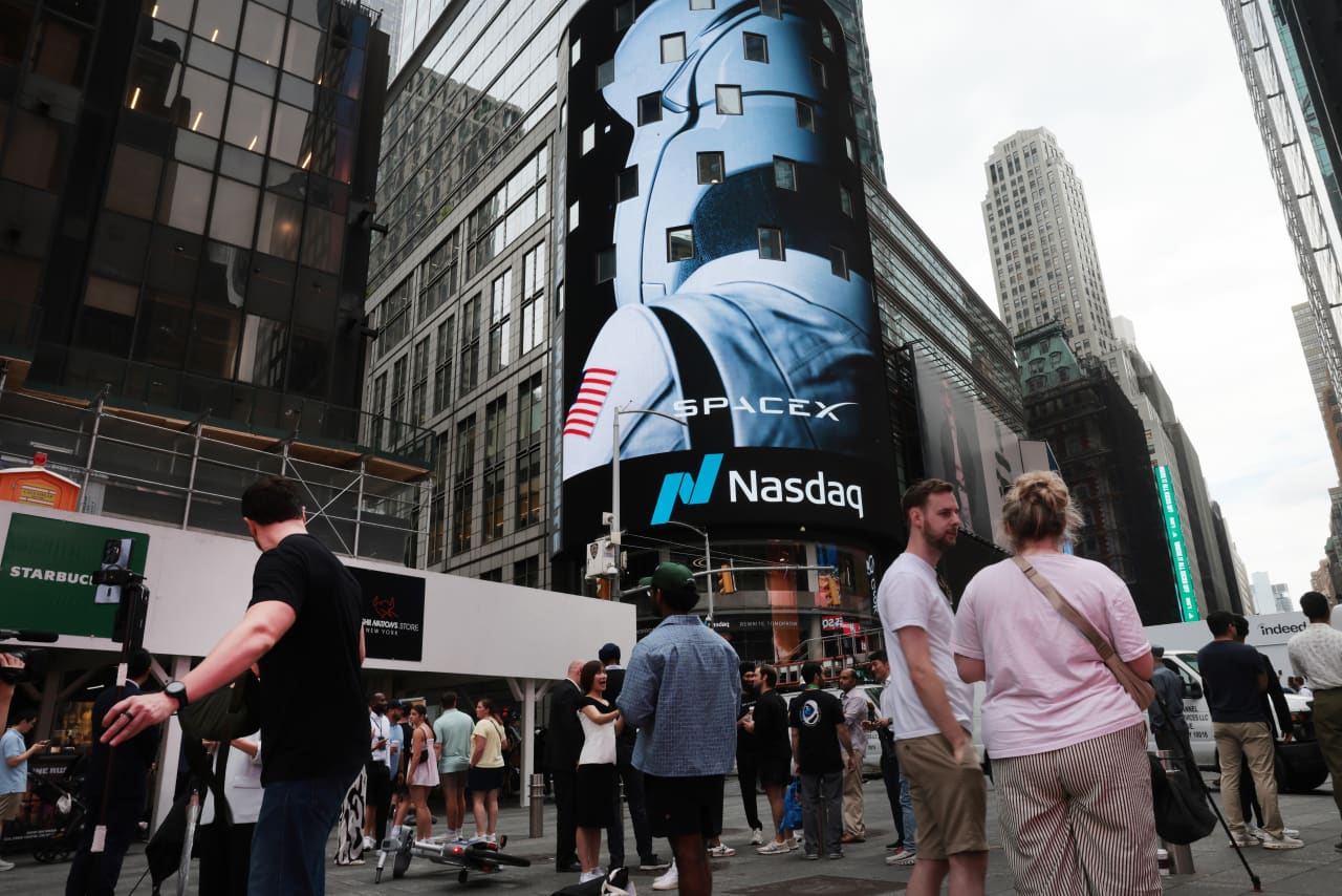 The Nasdaq-100 has been far more volatile than the S&P 500. Now add SpaceX to the mix.