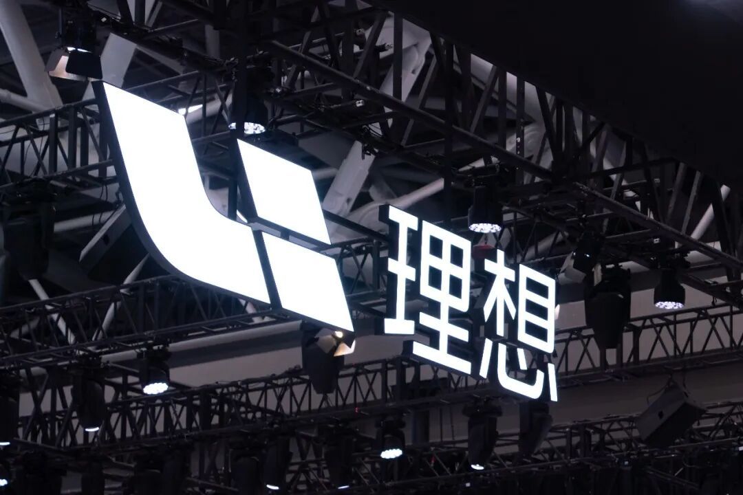 理想组织再动刀：去中间环节，整车和智驾产品回归研发｜36氪独家