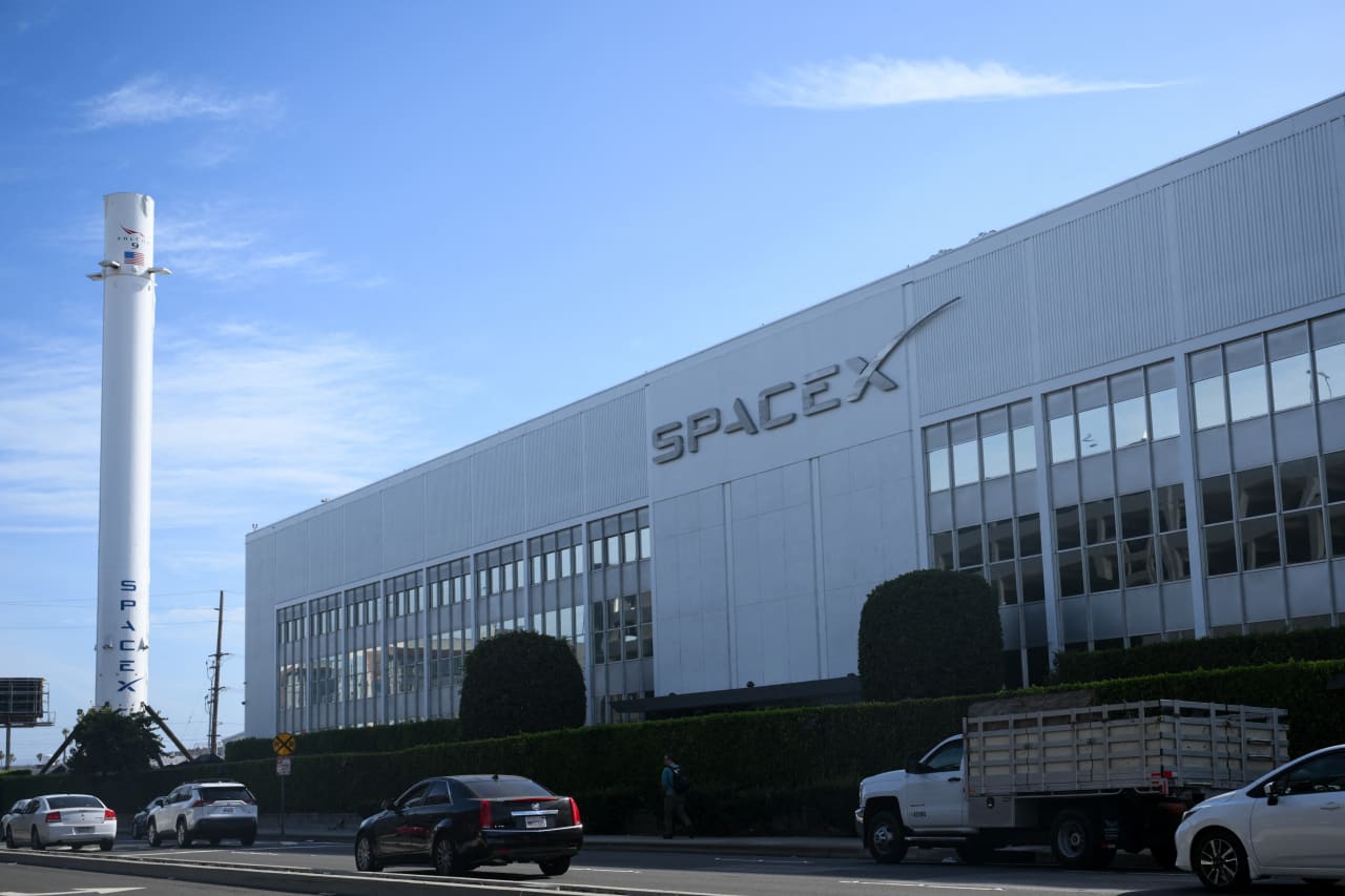 SpaceX’s new bonds are flashing a warning sign, as investors pump the brakes on AI frenzy